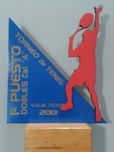 Premio en fibrofacil a dos colores superpuestos - Torneo de tenis - 2013