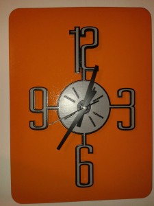Reloj de Pared - Diseño moderno en Fibrofacil pintado y laqueado
