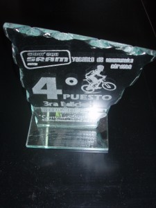 Premio en vidrio mordido - Modelo Vela