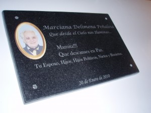 Placa Mármol negro 20cm x 30cm - Grabado láser con domes (foto)